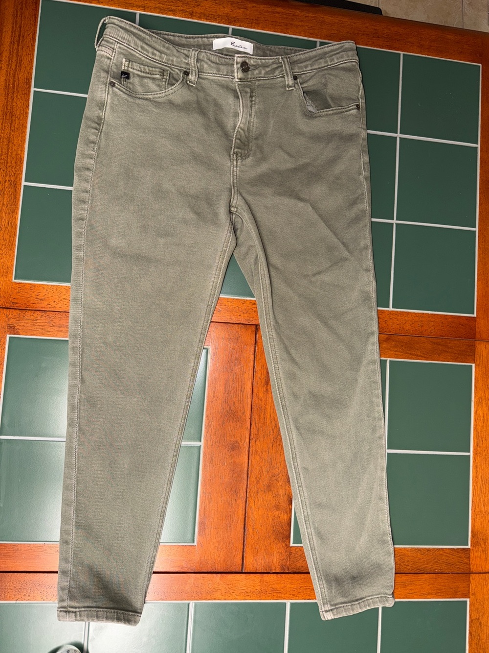 KanCan women’s Capri Skinny Jeans in Olive size 12